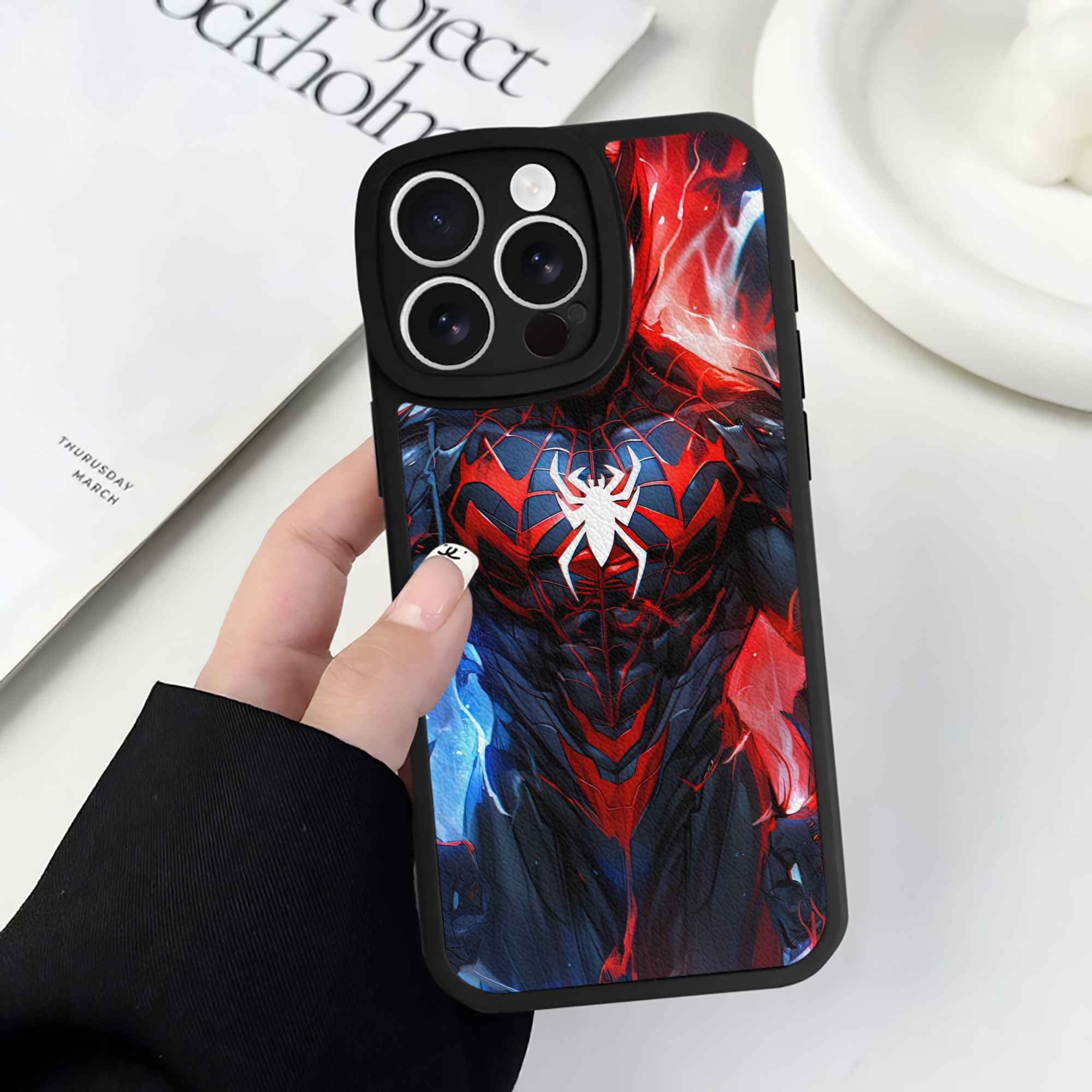 Spider Man スパイダーマン 【iPhone 16シリーズ対応】シリコンスマホケース（レザー調） 材質：シリコン